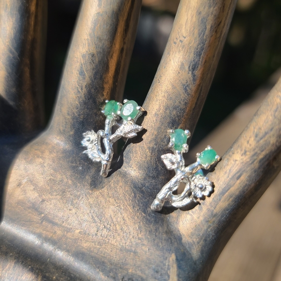 Emerald Sterling floral earrings - Picture 7 of 9